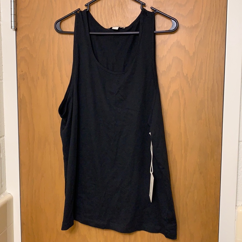Forever 21 tank top size Medium (NEVER WORN)